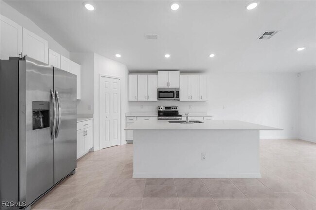 Building Photo - 4138 E Gator Cir