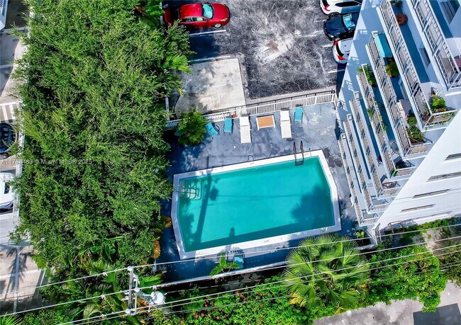 Building Photo - 1340 Lincoln Rd