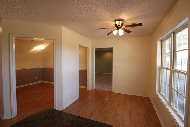 Building Photo - 305 Trillium Ln
