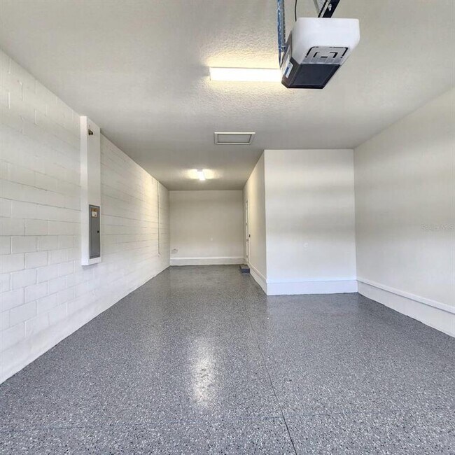 Building Photo - 15381 Willow Ridge Dr