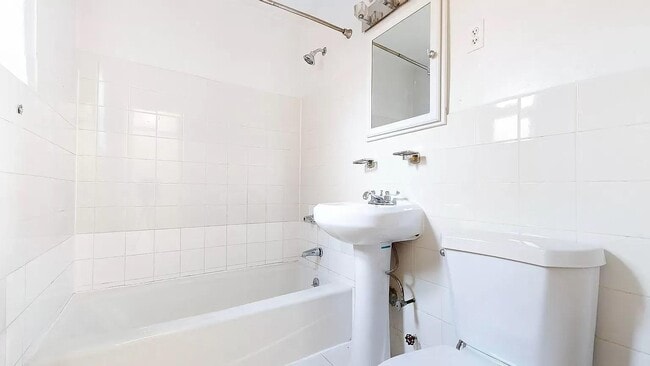 Primary Photo - 4489 Broadway