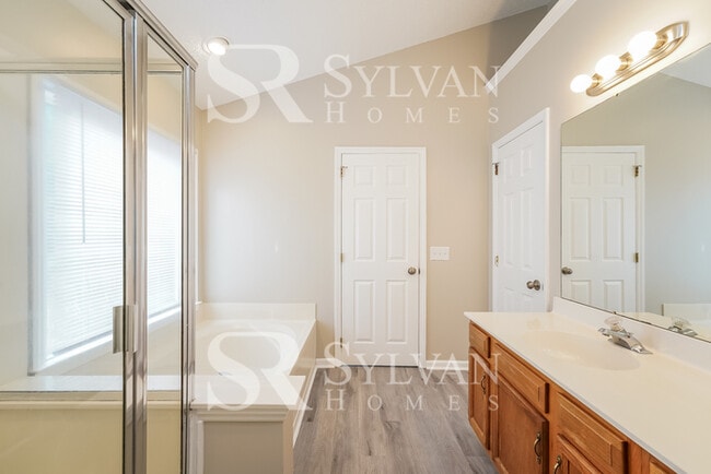 Building Photo - Prepare to be impressed by this 4 bedroom, 2.5 bathroom home