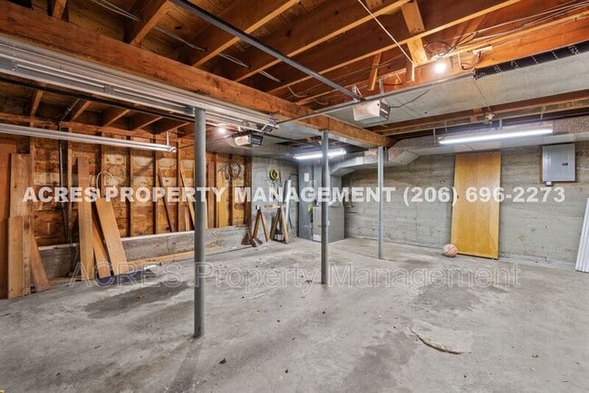 Building Photo - 7617 S Lakeridge Dr