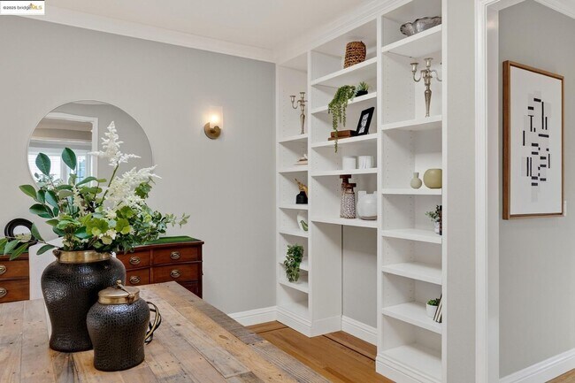 Building Photo - Four Bedroom Home with Panoramic Views