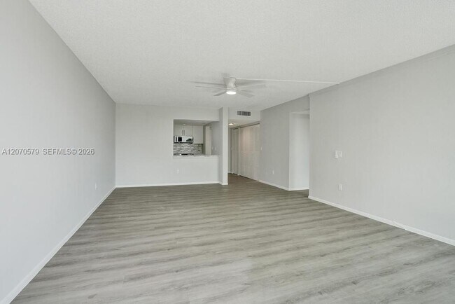 Building Photo - 1101 River Reach Dr