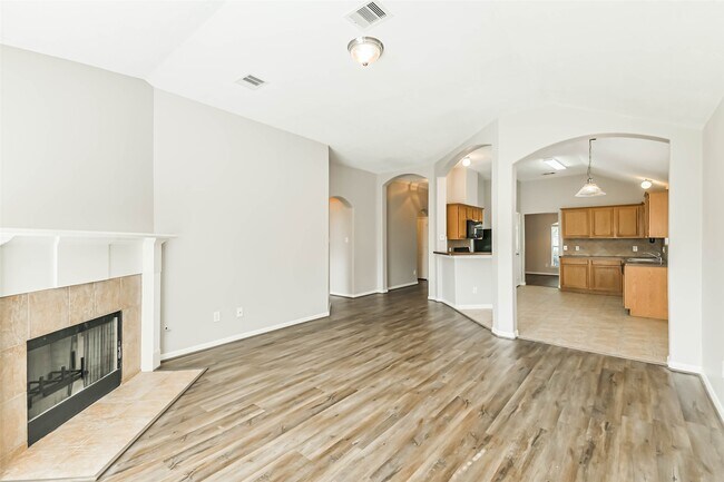 Building Photo - 13831 Hillingdale Ln