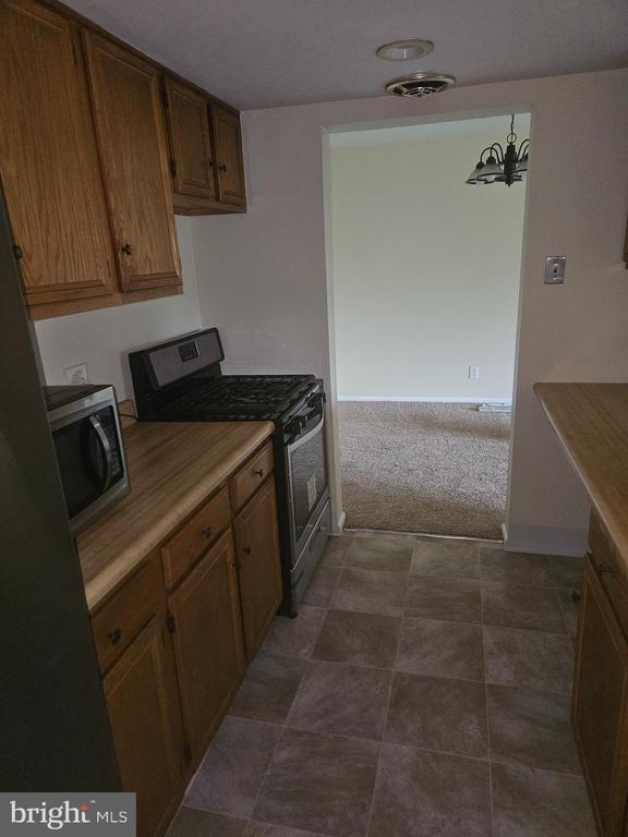 Building Photo - 326 Drummers Ln
