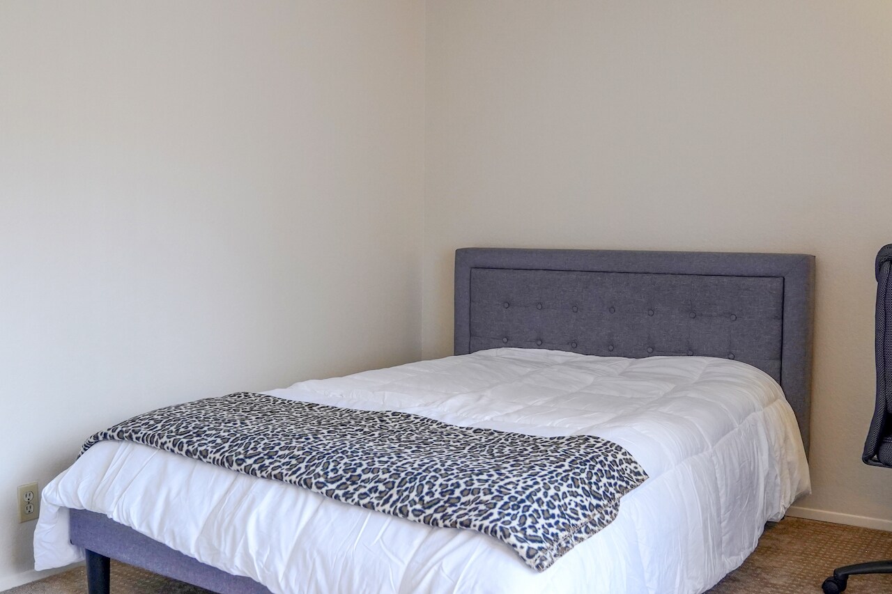 Building Photo - 4095 Rosenda Ct