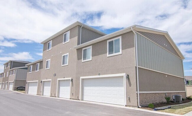 Building Photo - 795 E 500 S