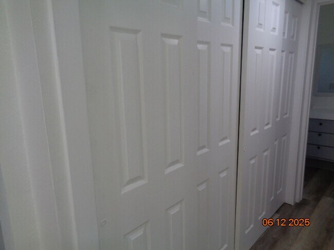 Building Photo - Single Story Condo in Park Somerset complex