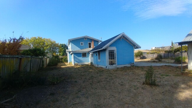 Building Photo - Charming Home Located in Santa Cruz!