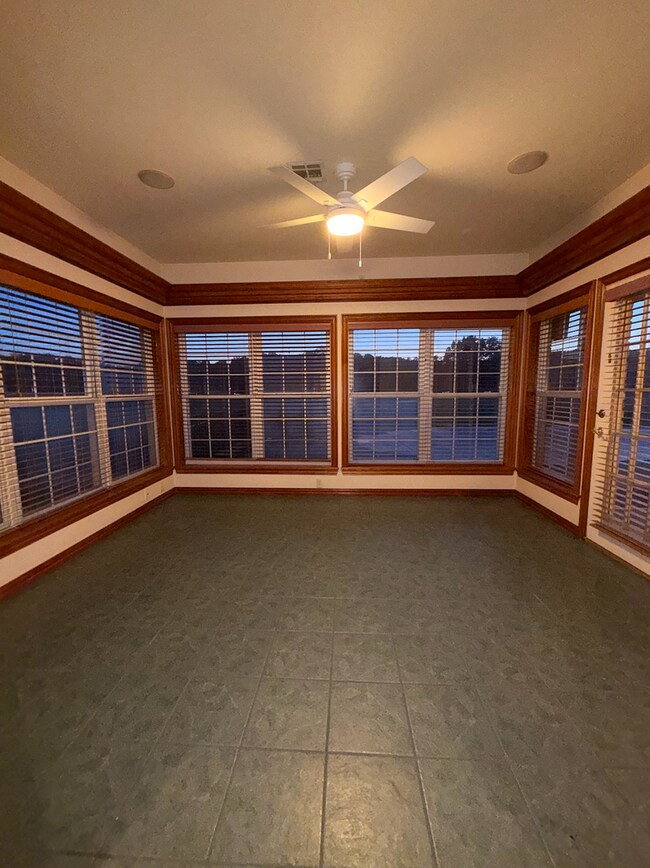 Building Photo - Spacious 3BR/3BA Home in Cave Springs with Pool