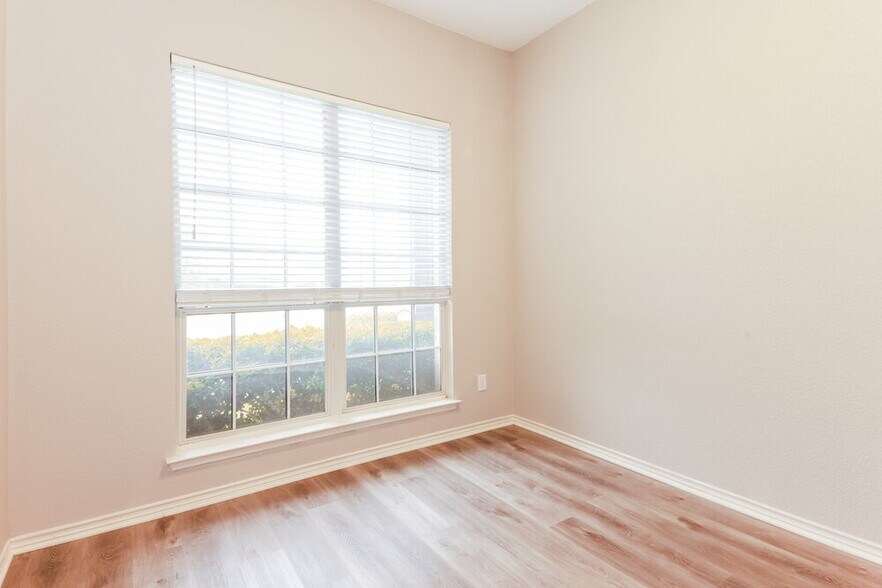 Building Photo - 1506 Chapman Dr