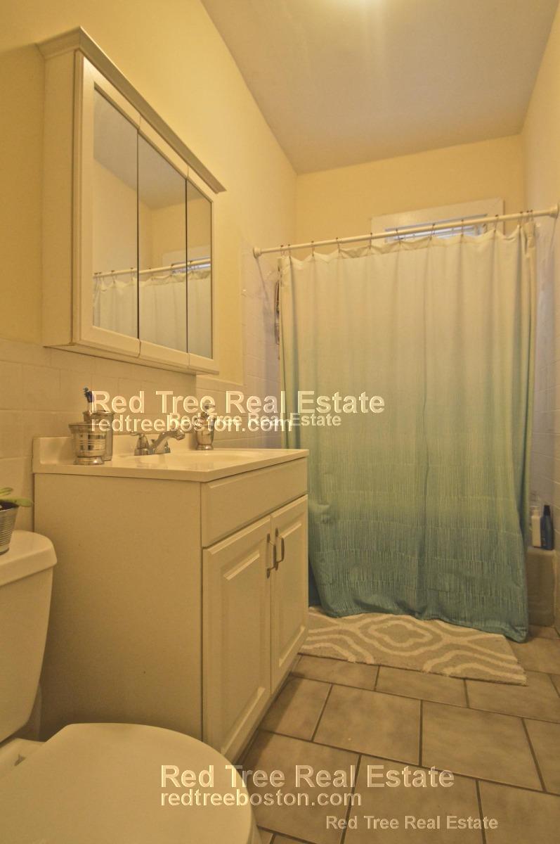 Building Photo - 35 Chester St