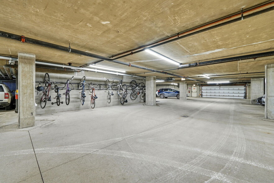 Building Photo - 949 W Madison St