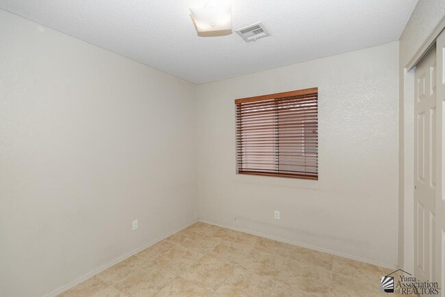 Building Photo - 4067 S Sunlight Way