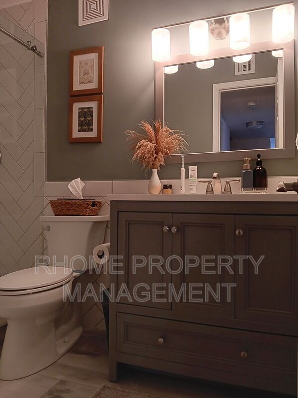 Building Photo - 1407 Riverview Dr