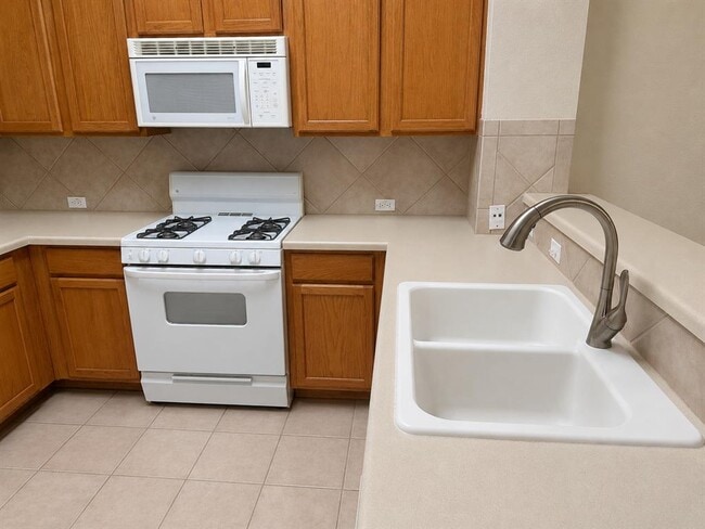 Building Photo - 2206 Bakers Way
