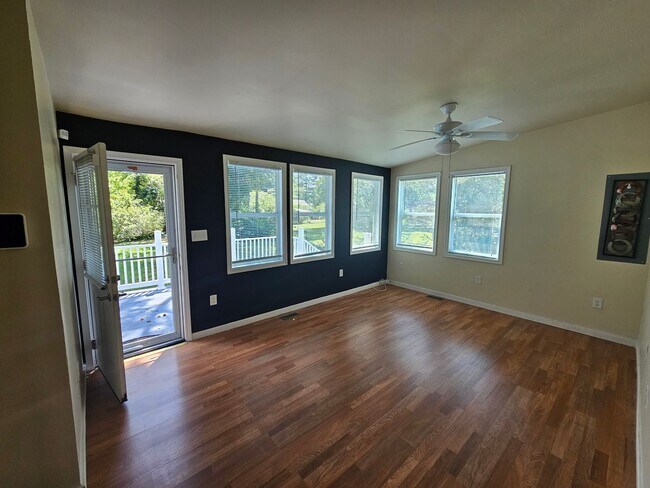 Building Photo - Available Now! 3BR/2BA Home In West End - ...