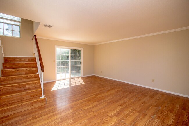 Building Photo - 932 Oak Glen Ln