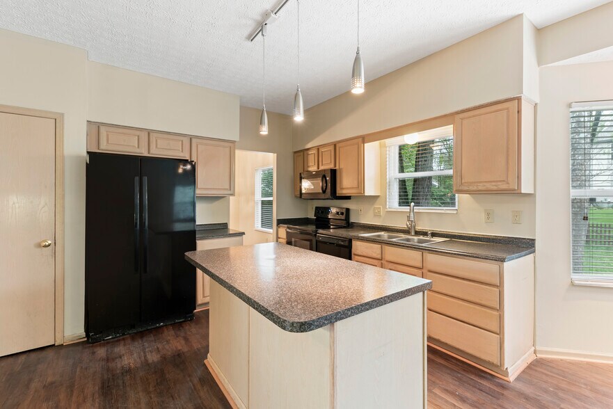 Building Photo - 7811 Waggoner Chase Blvd