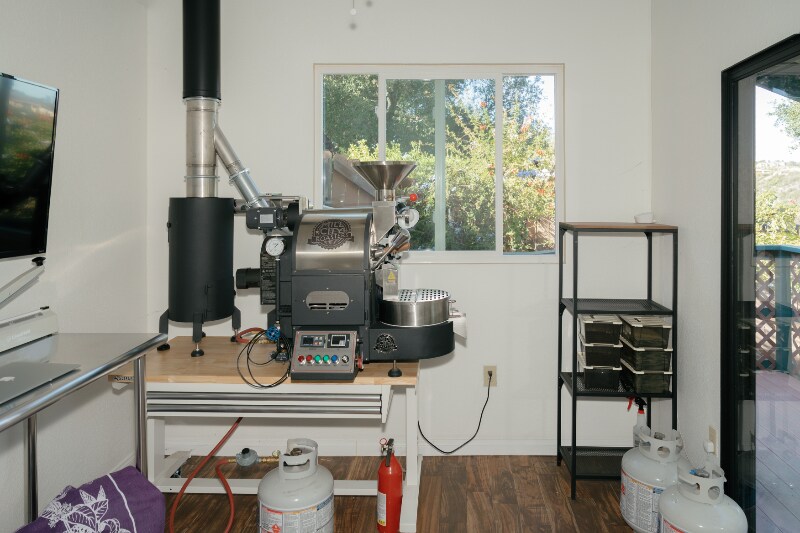 Building Photo - 16851 Hay Dr