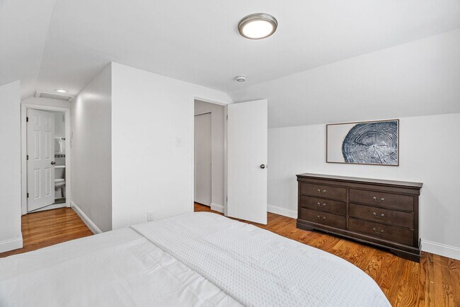 Building Photo - 5382 Kings Park Dr