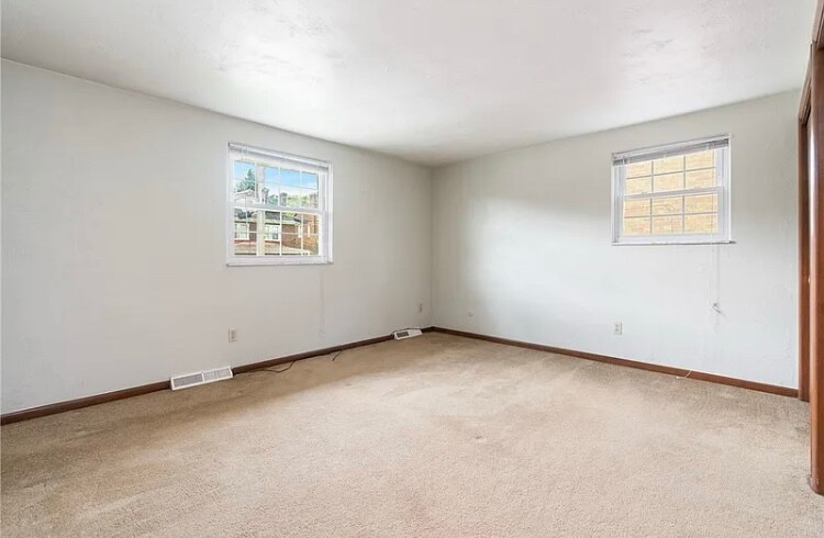 Building Photo - 301 E James St