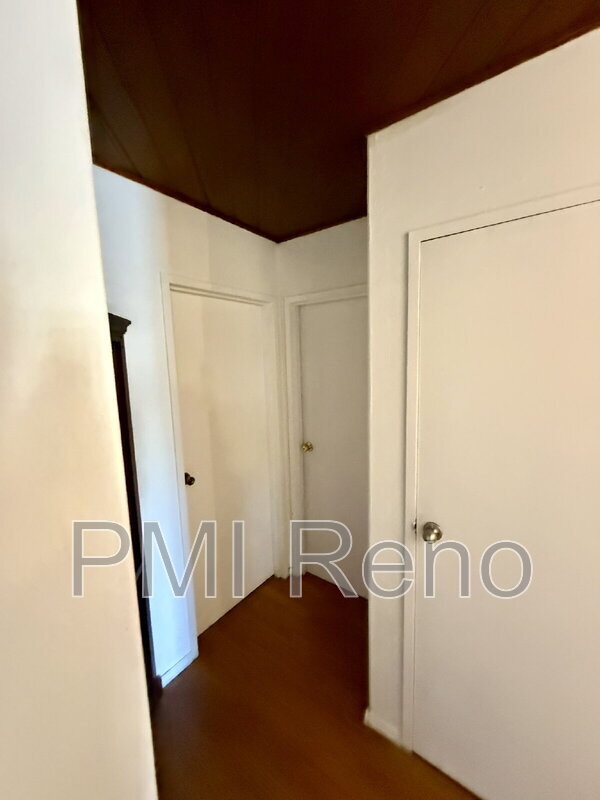 Building Photo - 335 Denslowe Dr