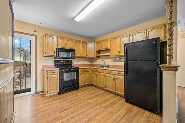 Building Photo - 4 Bed ranch home in Pueblo with Garage!