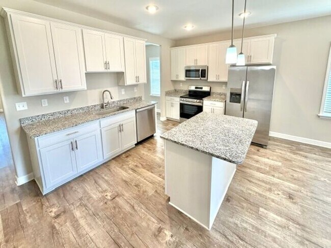 Building Photo - Now Leasing a 4-Bedroom 2.5 Bath Home In Somerville.