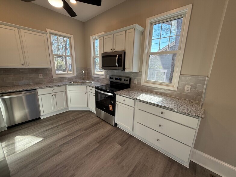 Building Photo - 1930 S Lumpkin St