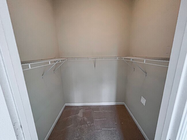 Building Photo - Sunny 1 Bed 1 Bath Condo In Beautiful Fairfax Ridge Condo