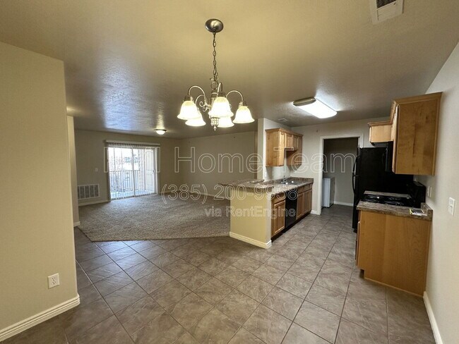 Building Photo - 2510 Charleston Ave