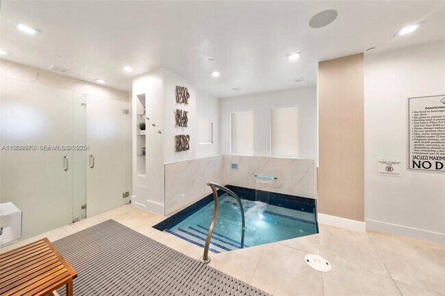 Building Photo - 4775 Collins Ave