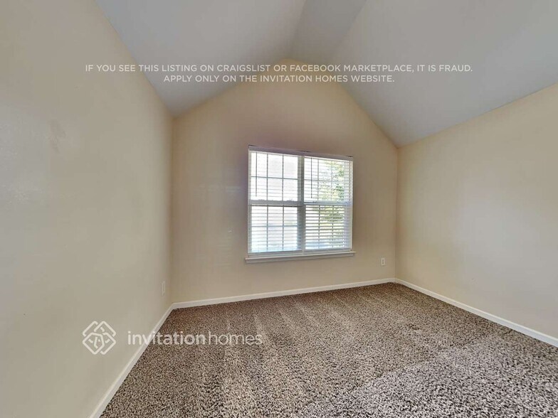Building Photo - 8422 Oak Dr