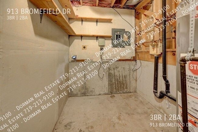 Building Photo - 913 Bromefield Dr
