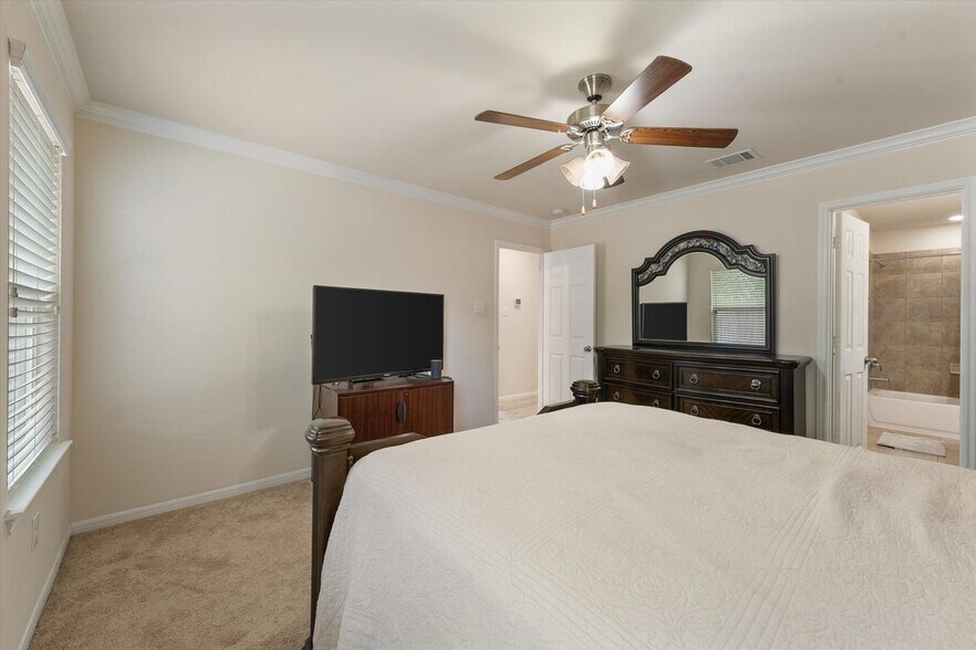 Building Photo - 2202 Cherryville Dr