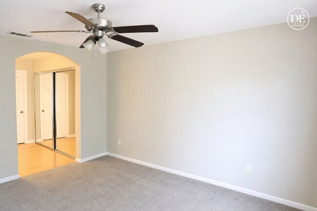 Building Photo - 565 Lands End Way