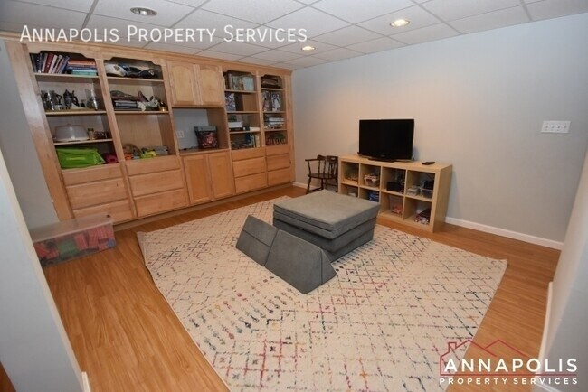 Building Photo - 552 Benforest Dr