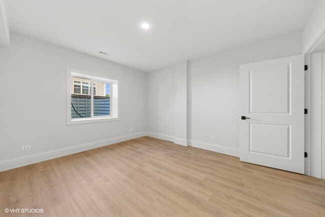Building Photo - 1118 Pin Oak Dr