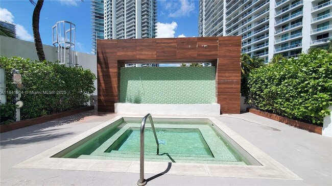Building Photo - 350 S Miami Ave