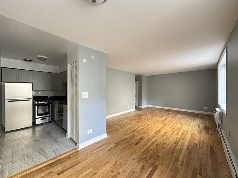 Building Photo - 1515 W Morse Ave