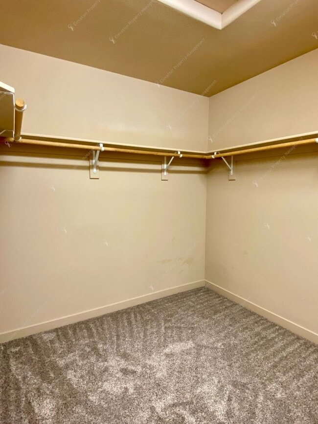 Building Photo - 3  BR home with new flooring in a great NE...