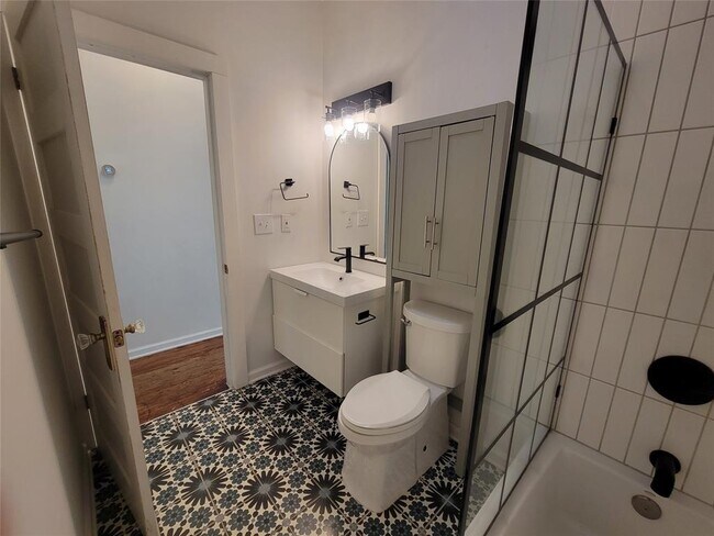 Building Photo - 306 W 42nd St