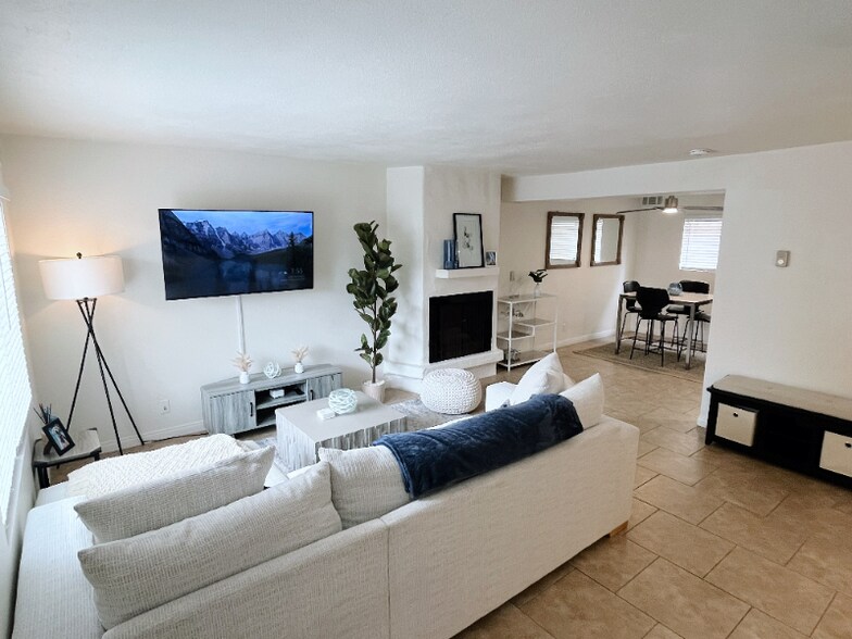 Building Photo - 1070 Grand Ave