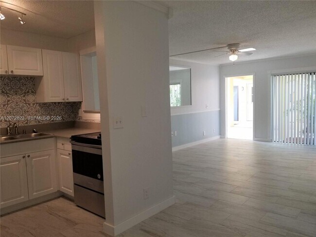 Building Photo - 11334 Royal Palm Blvd