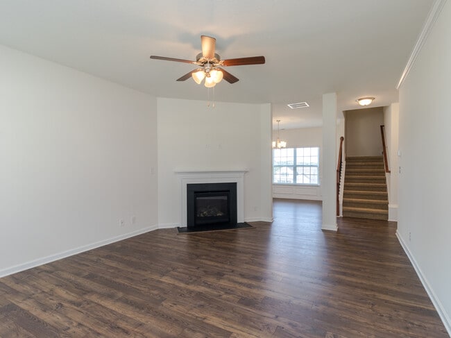 Building Photo - 4831 Birchcrest Ln