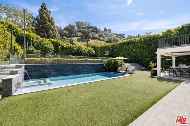 Building Photo - 1214 Coldwater Canyon Dr