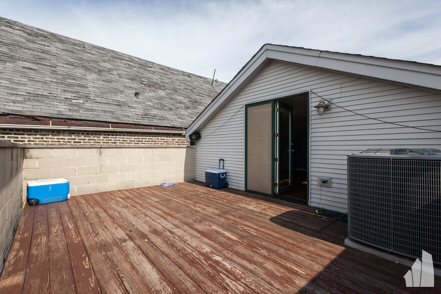 Building Photo - 1038 N Marshfield Ave